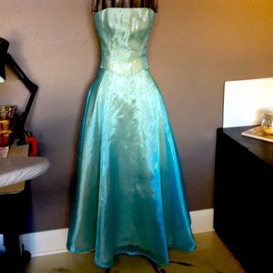 Roberta Bridal XS Formal Gown - Vintage 2002 Prom/Wedding Elegance